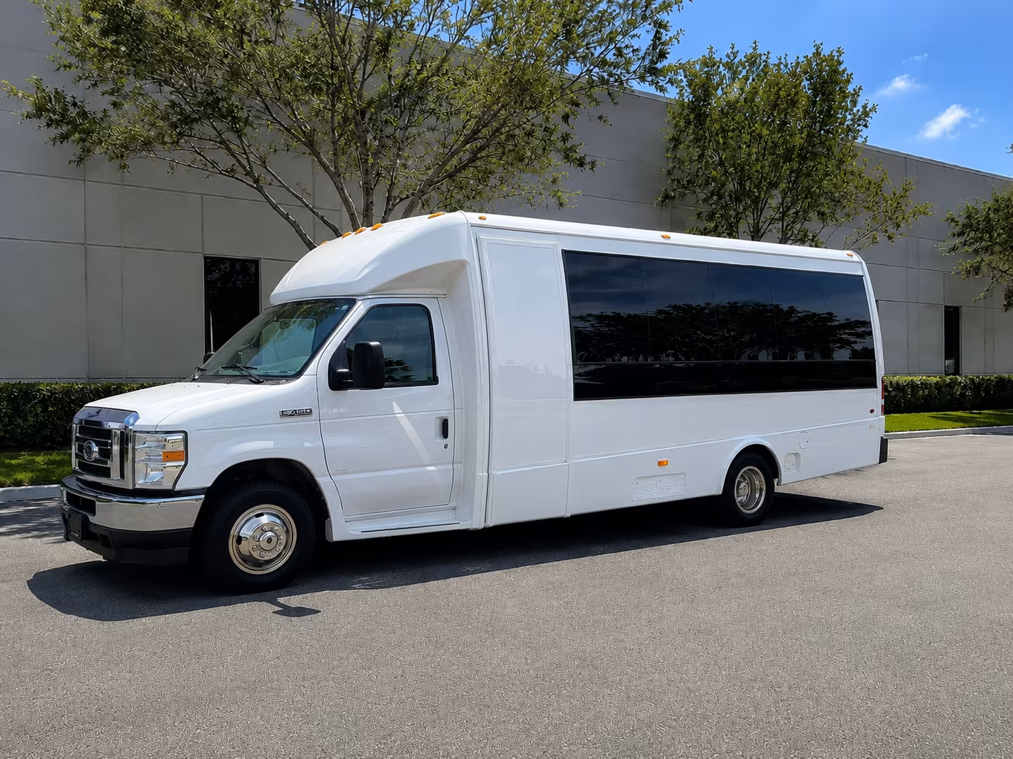 corporate airport transfer buses between burnsville and msp