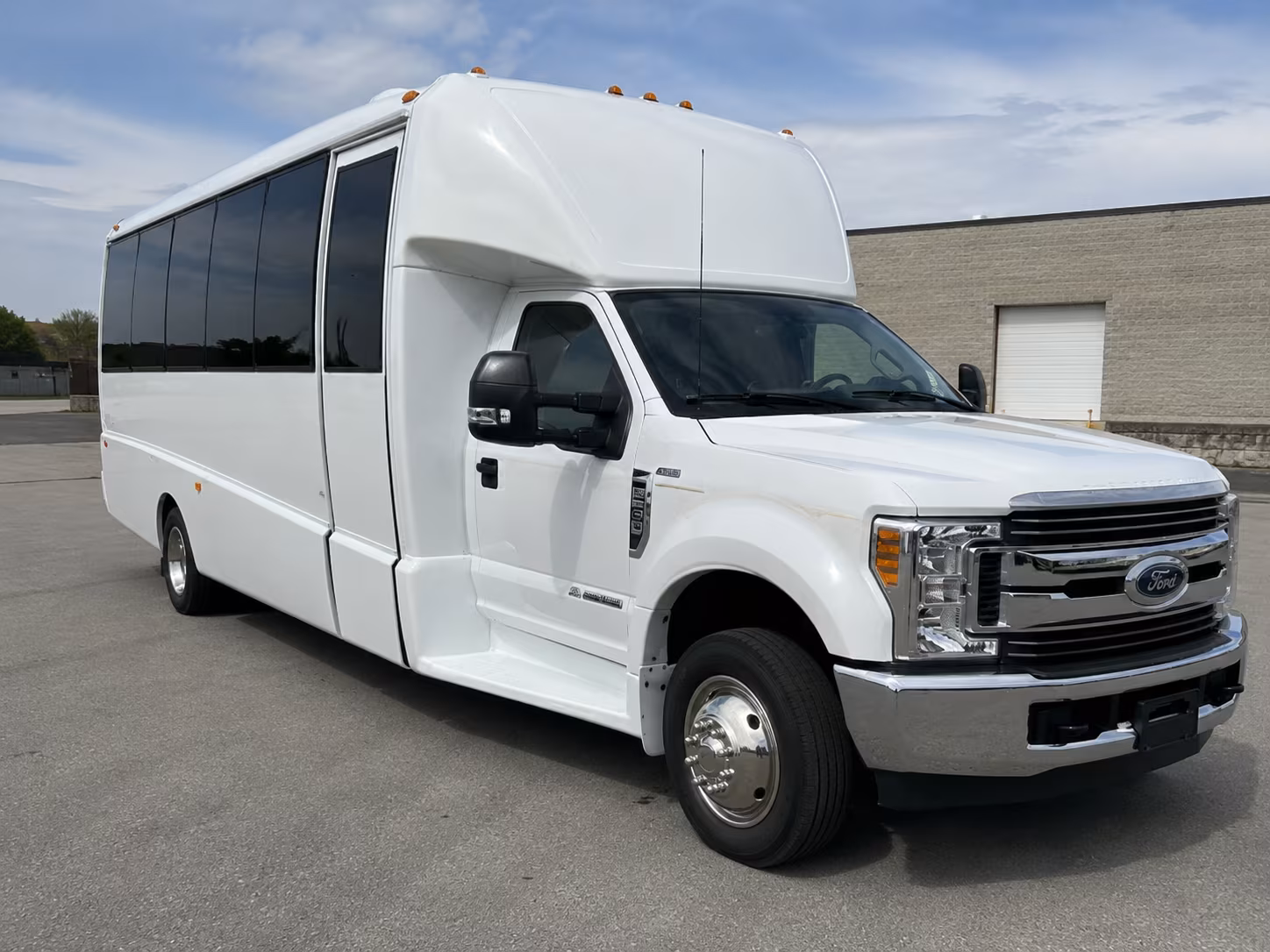 minibuses for science museum and history center trips from burnsville